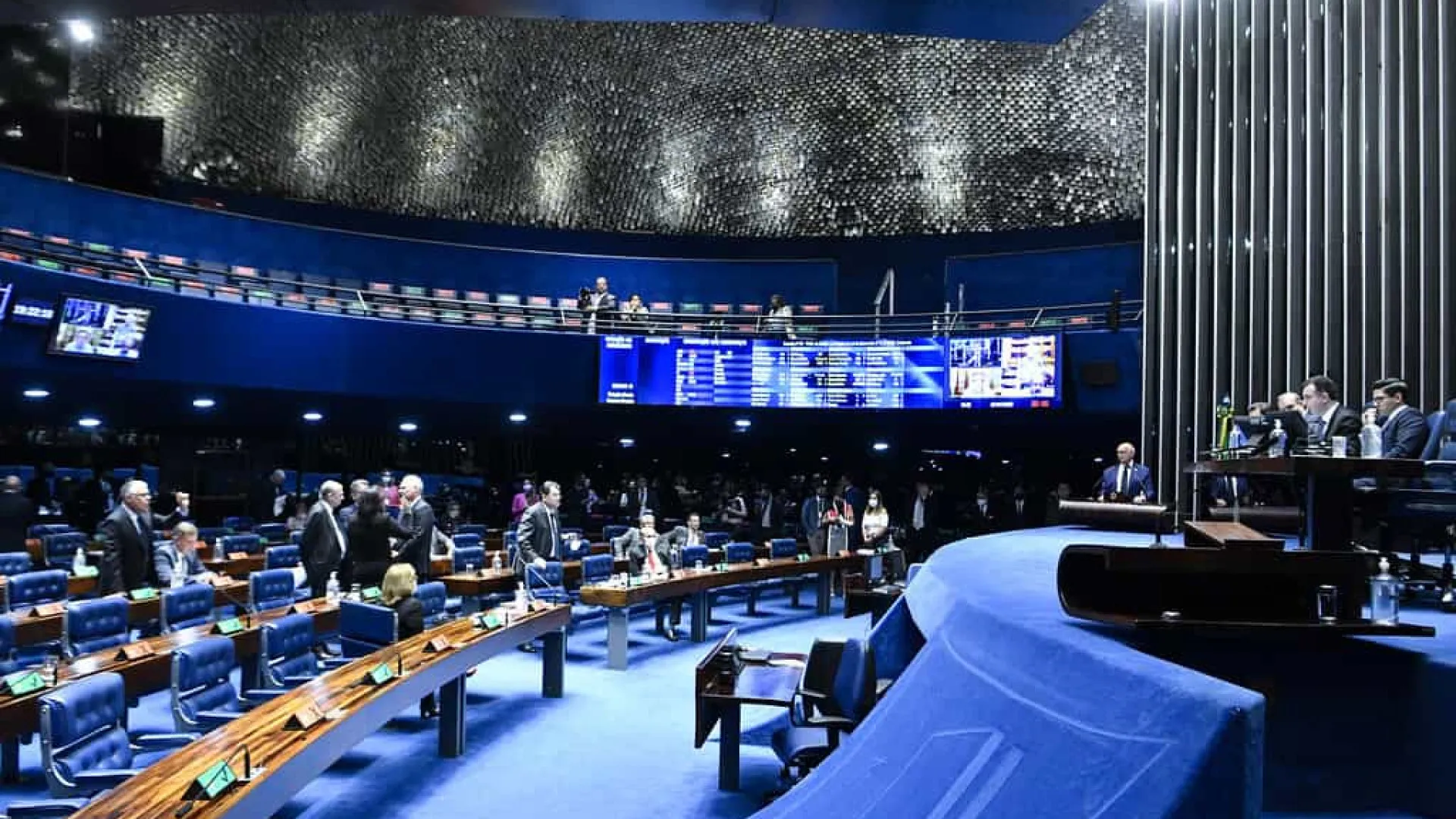 Senado planeja votar reforma que afrouxa fiscalização de partidos e altera regras de pesquisas