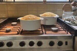 O trabalho por trás do suflê do filme 'Ainda Estou Aqui' - 11/03/2025 - Cinema e Séries