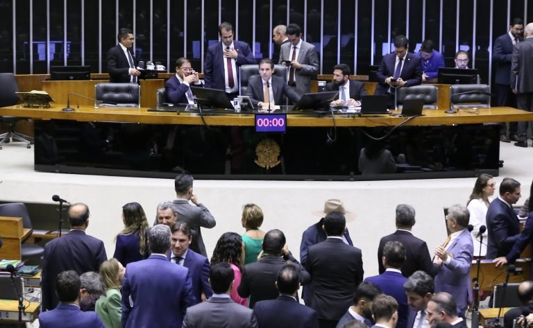 Discussão e Votação de Propostas Legislativas.