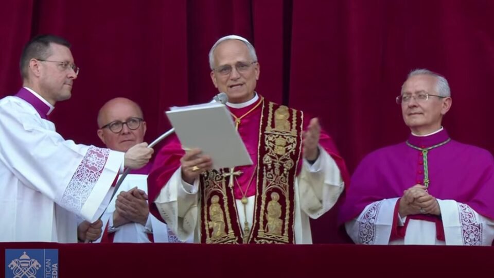 Quem é o novo papa, Robert Prevost, que usará o nome Leão XIV