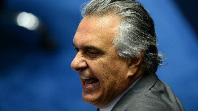 Tarcísio, Caiado e Ratinho Jr. silenciam sobre Trump e avaliam como escapar de saia-justa