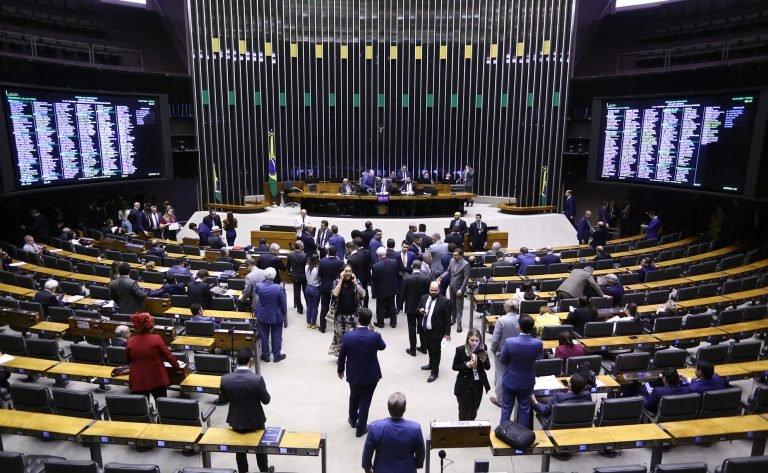 Discussão e Votação de Propostas Legislativas.