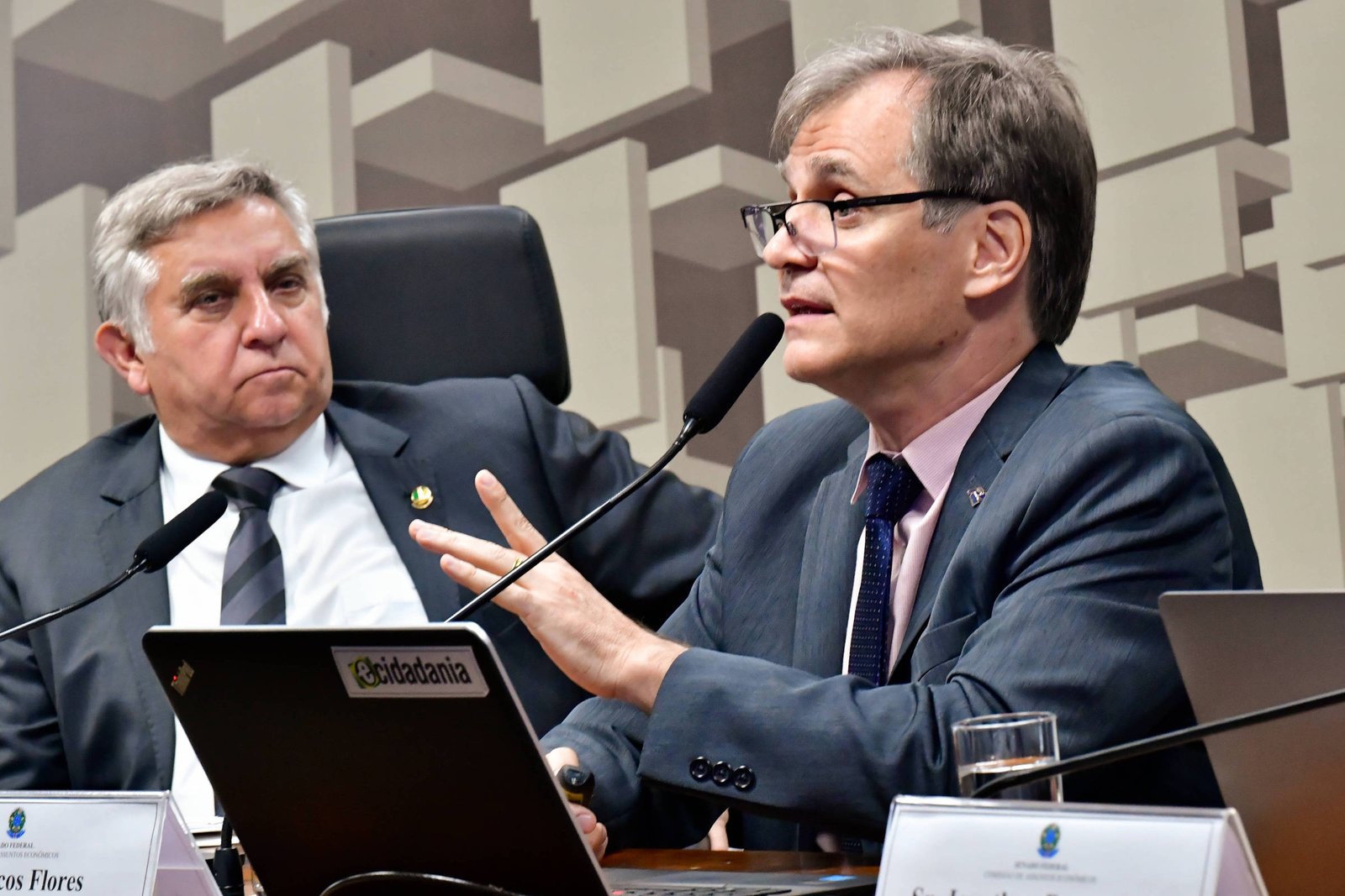 Receita quer aproveitar documentos atuais de serviços financeiros na reforma tributária - 22/08/2025 - Que imposto é esse