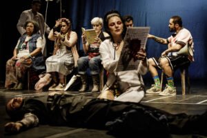 Livro de Linhas: o artefato performático da Cia. Mungunzá - 09/10/2025 - Mise-en-scène