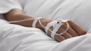 Paciente é tratado com vodca em UPA após intoxicação por metanol em SP