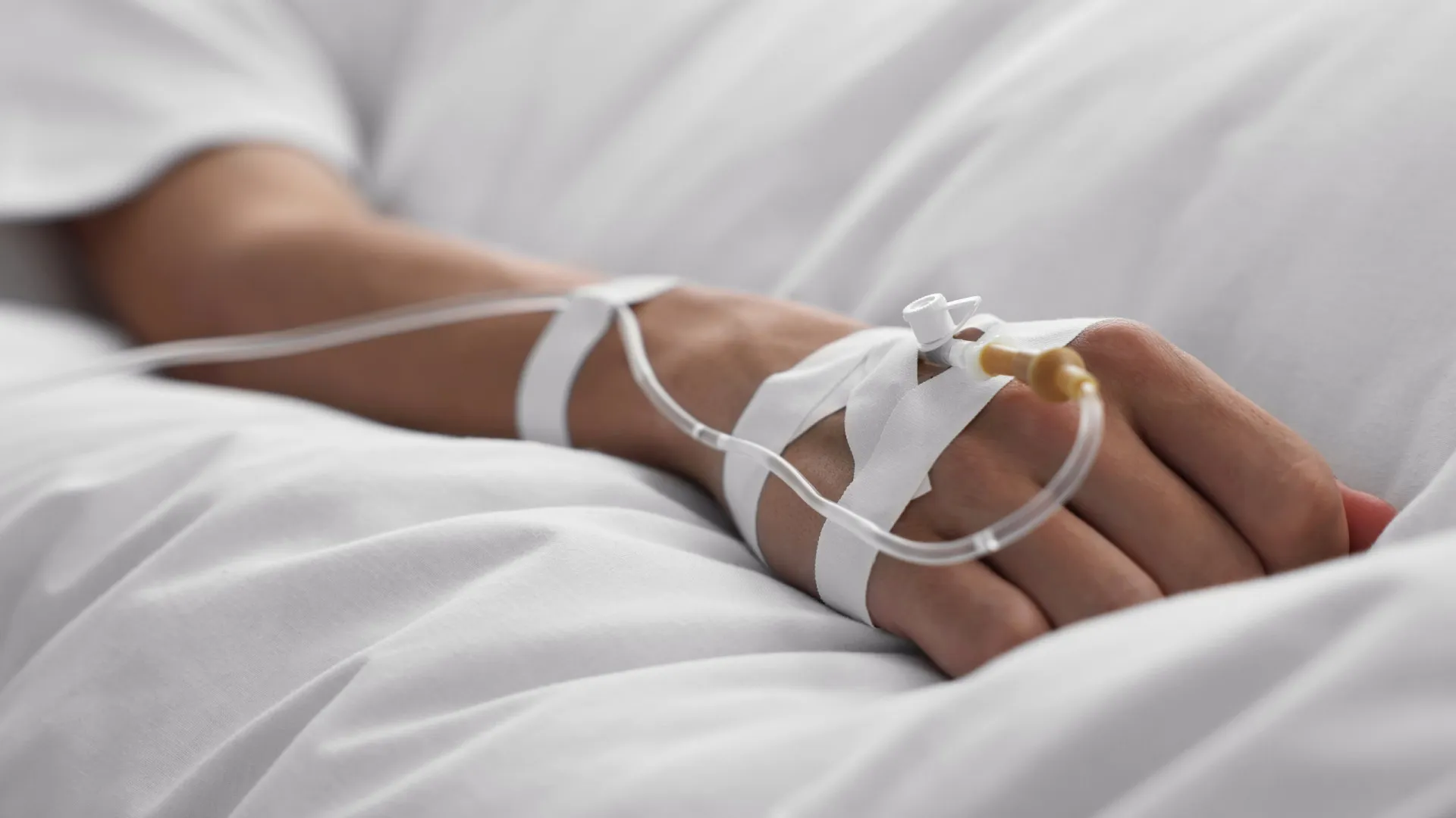 Paciente é tratado com vodca em UPA após intoxicação por metanol em SP