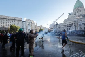 Câmara da Argentina aprova reforma trabalhista proposta por Milei