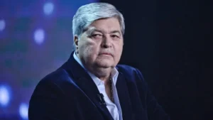 Datena estreia em rádio, repreende diretor ao vivo e promete 'dar porrada em todo mundo'