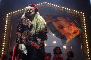 'Ópera do Malandro' vira ritual urbano no Teatro Renault - 05/02/2026 - Mise-en-scène