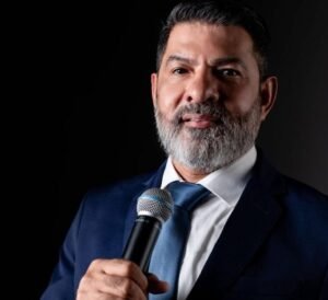 Entenda como os mecanismos cerebrais de atenção e emoção definem o sucesso das marcas no e-commerce e porque a lógica é apenas o último passo do processo de decisão.