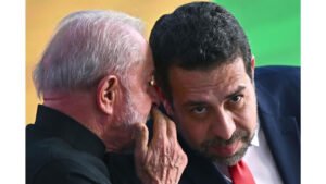 Taxa mínima a entregadores gera impasse entre Boulos e governo