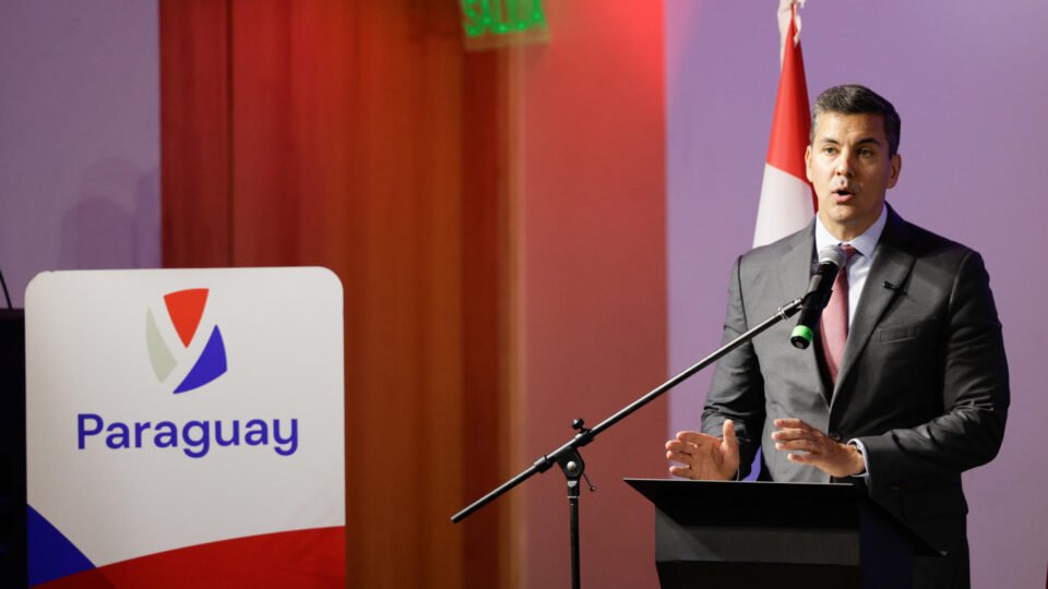 Paraguai busca destaque regional ao se alinhar com Trump