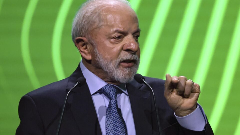 Pacote de "bondades" não aumentam popularidade de Lula